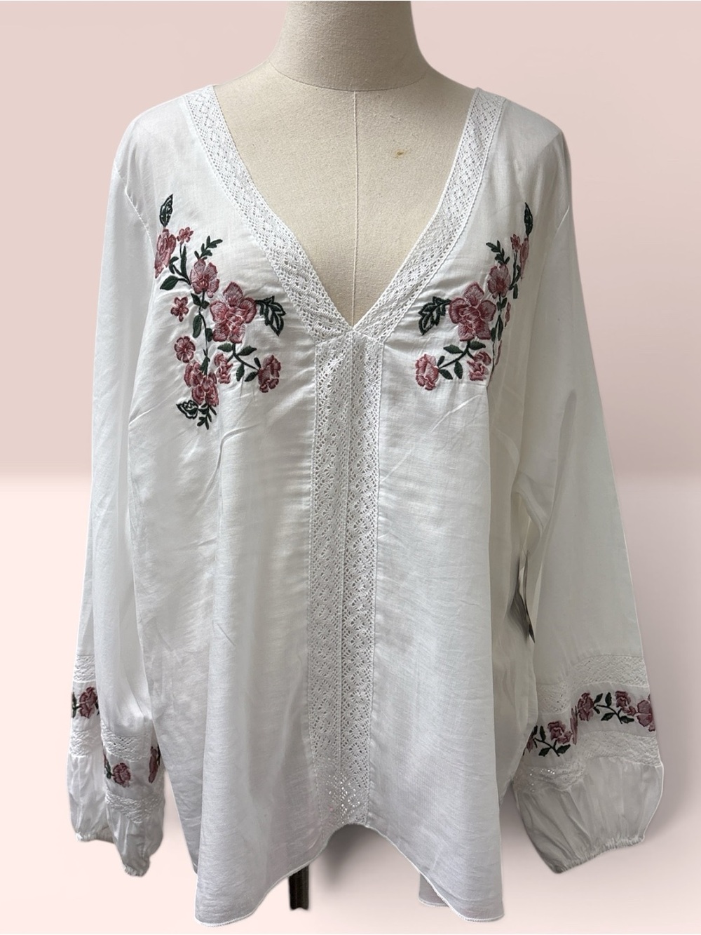 *NWT* torrid White V-Neck Peasant Top with Rose Embroidery